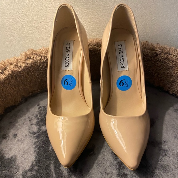 Tan Heels - Picture 1 of 5